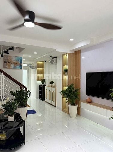 Nhà HXH Nguyễn Trọng Tuyển, SHR chính chủ, DTSD 92m2, LH Diệu TL