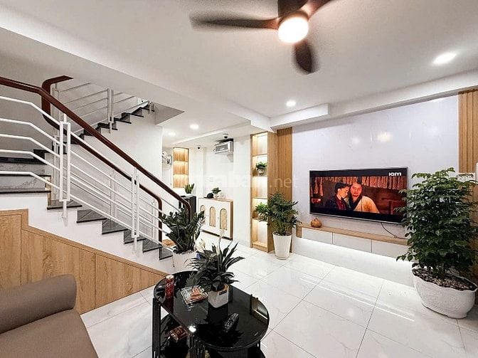 Nhà HXH Nguyễn Trọng Tuyển, SHR chính chủ, DTSD 92m2, LH Diệu TL