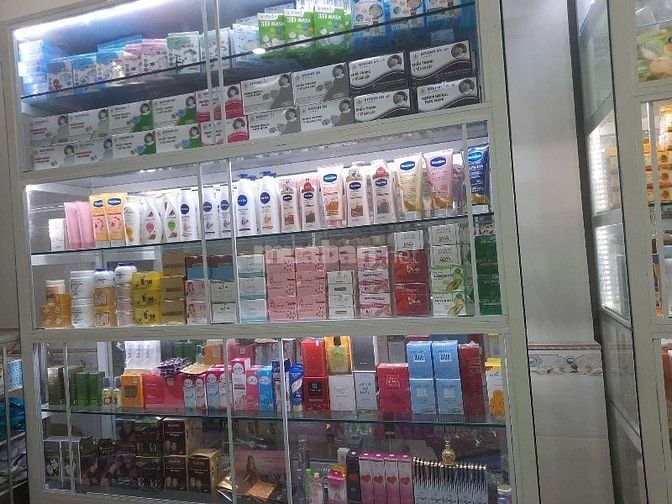 Cửa hàng tiêu dùng mỹ phẩm tuyển nhân viên bán hàng