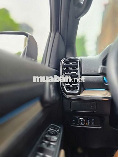 Ford Everest 2.0L 4x4 titanium sx 2023 tên cá nhân