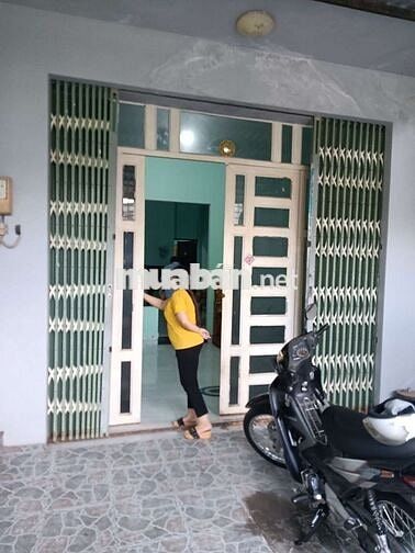 NHÀ MT HXH SÁT LÊ VĂN LƯƠNG CHƯA QUA ĐẦU TƯ VÀO Ở NGAY