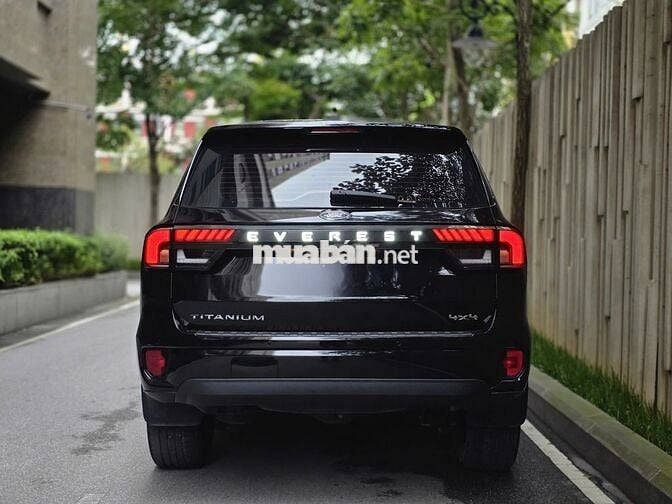 Ford Everest 2.0L 4x4 titanium sx 2023 tên cá nhân