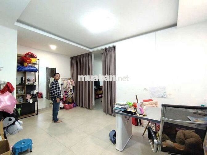 Bán nhà mặt tiền đường Tân quy.