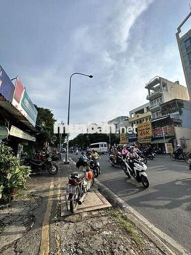 Nguyên căn mặt tiền đường Thành Thái Q10 vị trí đẹp kinh doanh tốt