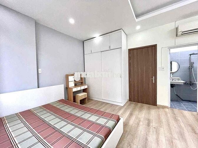 Thuê ngay phòng trọ 30m2 view ban công Gần khu ăn uống Phan Xích Long