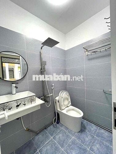 Thuê ngay phòng trọ 30m2 view ban công Gần khu ăn uống Phan Xích Long