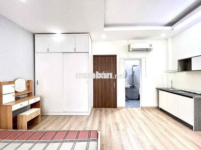 Thuê ngay phòng trọ 30m2 view ban công Gần khu ăn uống Phan Xích Long