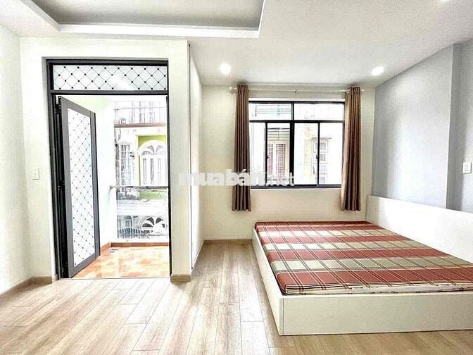 Thuê ngay phòng trọ 30m2 view ban công Gần khu ăn uống Phan Xích Long