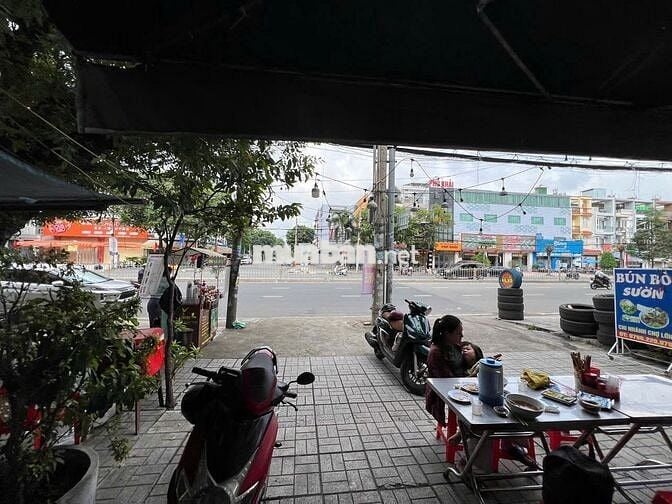 CHo thuê nhà mặt tiền đường Tên lửa 8x22m trống , vị trí đẹp cực đông