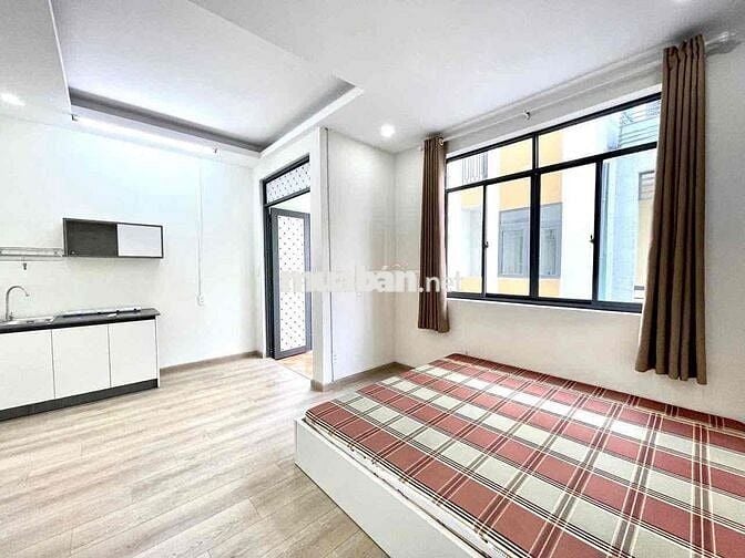 Thuê ngay phòng trọ 30m2 view ban công Gần khu ăn uống Phan Xích Long