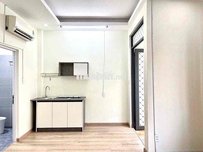 Thuê ngay phòng trọ 30m2 view ban công Gần khu ăn uống Phan Xích Long