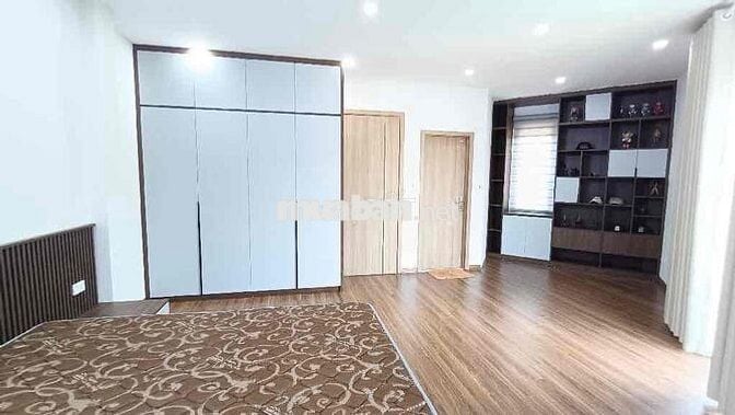 Nhà mới ở luôn- 50m2- Thang máy - 5 tầng - Giá tốt ở quận Long Biên