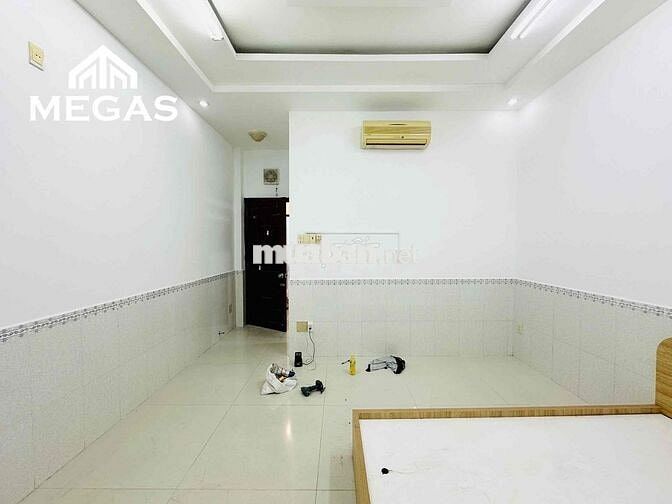 RA LÒ cho thuê CHDV BAN CÔNG - CỬA SỔ gần SVĐ PHÚ THỌ mới 100% GIÁ TỐT