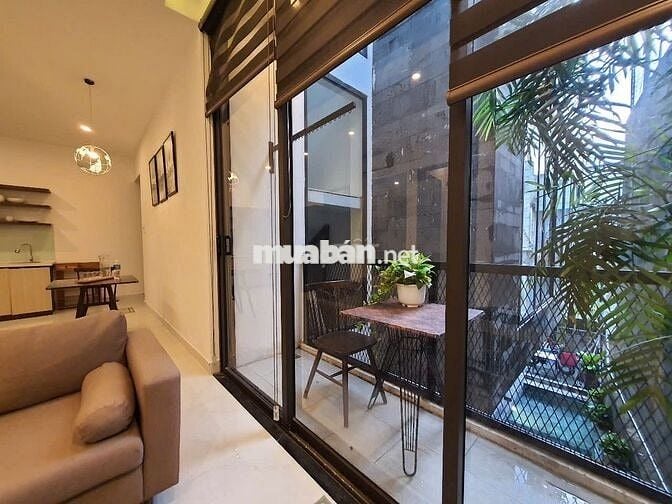 Cho thuê căn hộ 2PN có ban công, yên tĩnh và gần biển Mỹ Khê