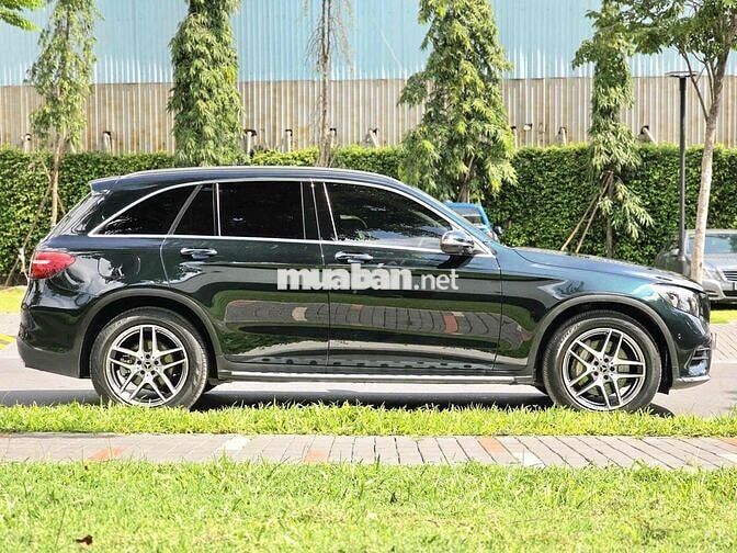 GLC 300 2019 Màu Xanh mệnh Mộc