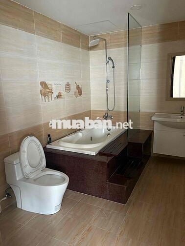 cần tiền, cần bán cắt lỗ gấp căn penhour tuyệt đẹp, ngay đối diện chợ