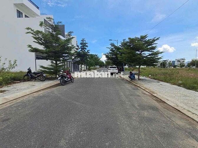 CẦN TIỀN CHO CON ĐI DU HỌC NÊN TÔI MUỐN BÁN LÔ ĐẤT 80m2, Full Thổ cư