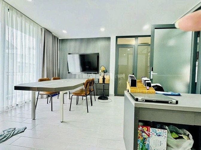 NHÀ MỚI 95%-CHO THUÊ NHÀ MẶT TIỀN SỐ 65 TÔ HIẾN THÀNH QUẬN 10