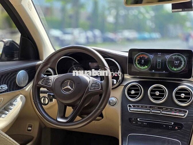 GLC 300 2019 Màu Xanh mệnh Mộc