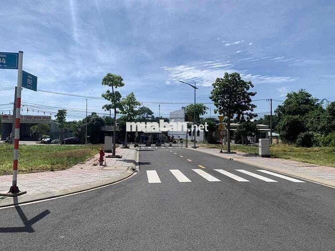 CẦN TIỀN CHO CON ĐI DU HỌC NÊN TÔI MUỐN BÁN LÔ ĐẤT 80m2, Full Thổ cư