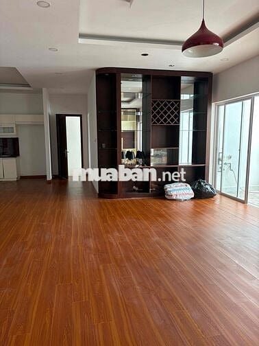 cần tiền, cần bán cắt lỗ gấp căn penhour tuyệt đẹp, ngay đối diện chợ