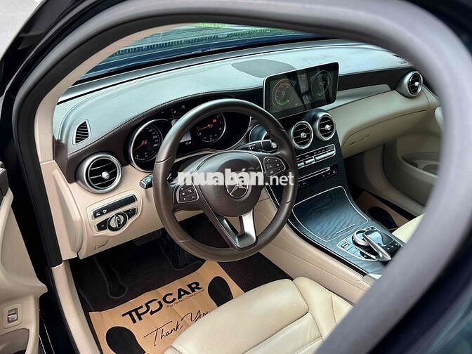 GLC 300 2019 Màu Xanh mệnh Mộc