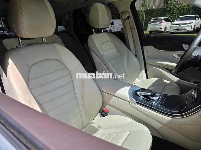 GLC 300 2019 Màu Xanh mệnh Mộc