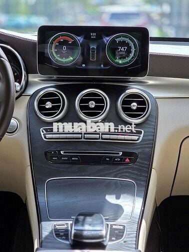 GLC 300 2019 Màu Xanh mệnh Mộc