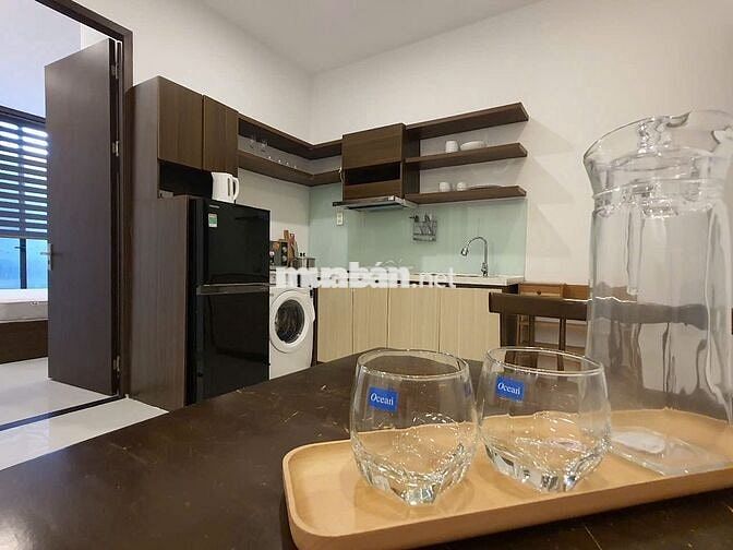 Cho thuê căn hộ 2PN có ban công, yên tĩnh và gần biển Mỹ Khê