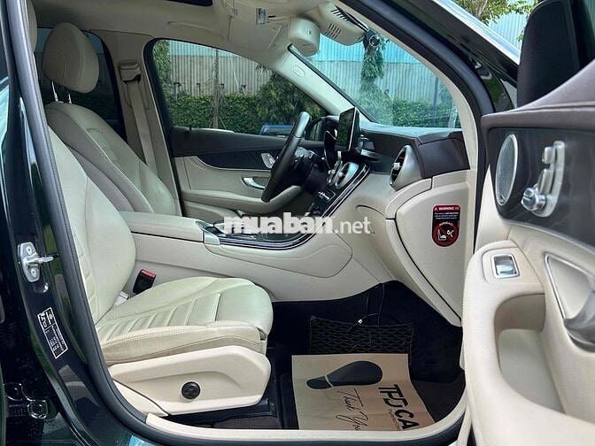 GLC 300 2019 Màu Xanh mệnh Mộc