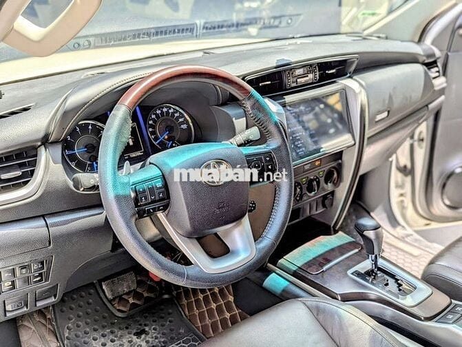 Toyota Fortuner dầu số tự động 1 cầu 2019 dky 2020