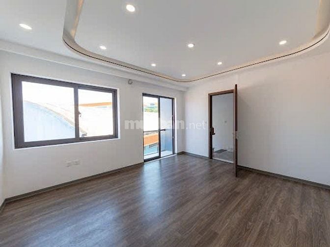 Khuôn tiền hiếm 7.x tỷ có nhà 6 tầng thang máy phố Sài Đồng