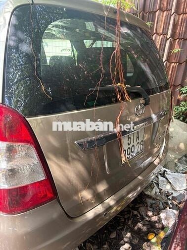 Toyota Innova 2012 2.0E - 100000 km