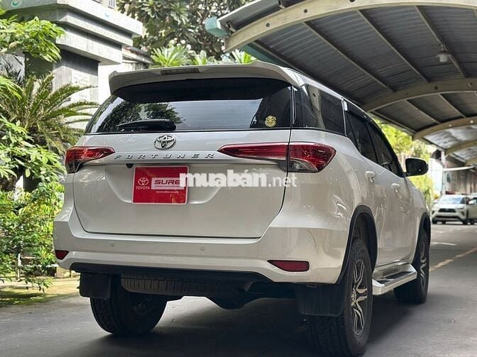 Toyota Fortuner 2.4G máy dầu số sàn 2018 màu trắng