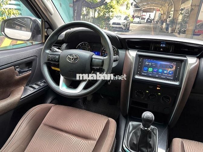 Toyota Fortuner 2.4G máy dầu số sàn 2018 màu trắng