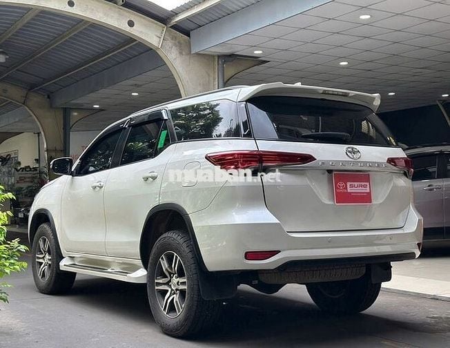 Toyota Fortuner 2.4G máy dầu số sàn 2018 màu trắng