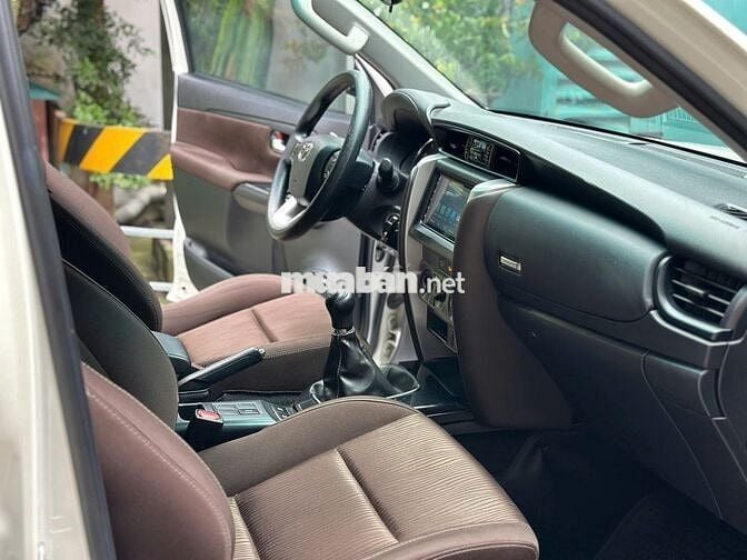 Toyota Fortuner 2.4G máy dầu số sàn 2018 màu trắng
