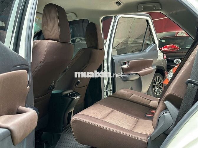 Toyota Fortuner 2.4G máy dầu số sàn 2018 màu trắng