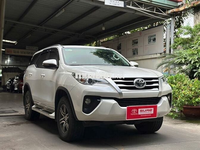 Toyota Fortuner 2.4G máy dầu số sàn 2018 màu trắng