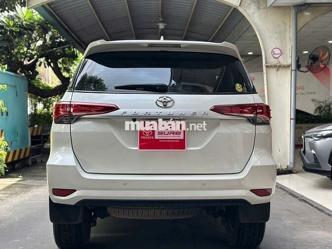 Toyota Fortuner 2.4G máy dầu số sàn 2018 màu trắng