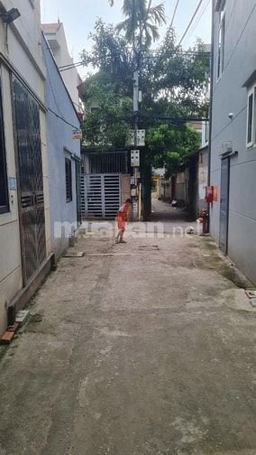 Cần bán 35m2 mặt tiền 5m ngõ 353 phố Bát Khối đối diện Aeon Long Biên