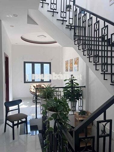 Bán nhà Hoàng Minh Giám Hướng Nam