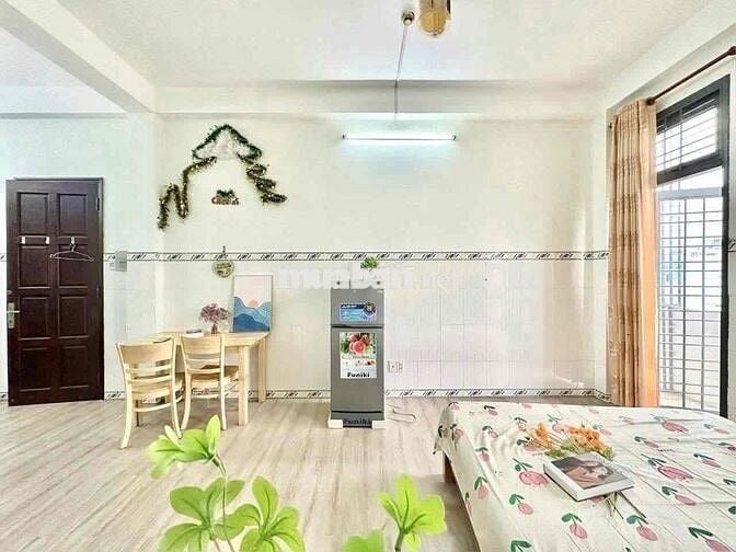CĂN HỘ ĐẦY ĐỦ NỘI THẤT BAN CÔNG ĐÓN GIÓ NẰM NGAY TRỤC ĐƯỜNG LỚN
