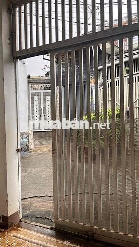 Nhà thổ cư 100% hẻm xe hơi cách đường Đinh Tiên Hoàng 150m, ngã 6 800m