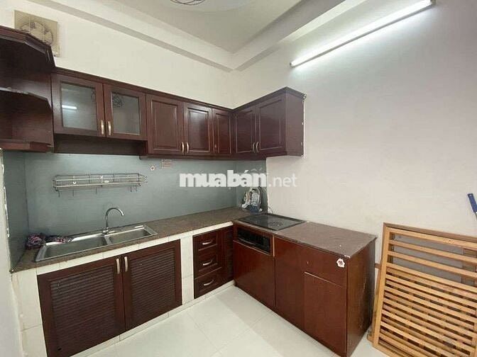 Nhà 4PN, xe hơi ngủ trong nhà. P5 Phú Nhuận.