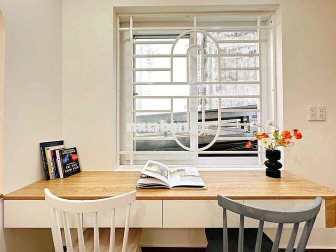 Studio cửa sổ trời – 2 Phòng Ngủ, 1 Phòng Khách – full nội thất, gần Đ