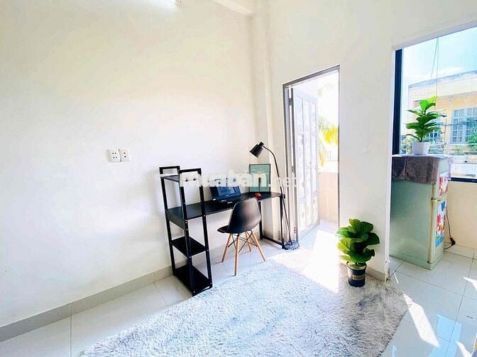 Studio tách bếp, gần dh Văn Lang,IUH,UTH toà thang máy, cửa sổ trời