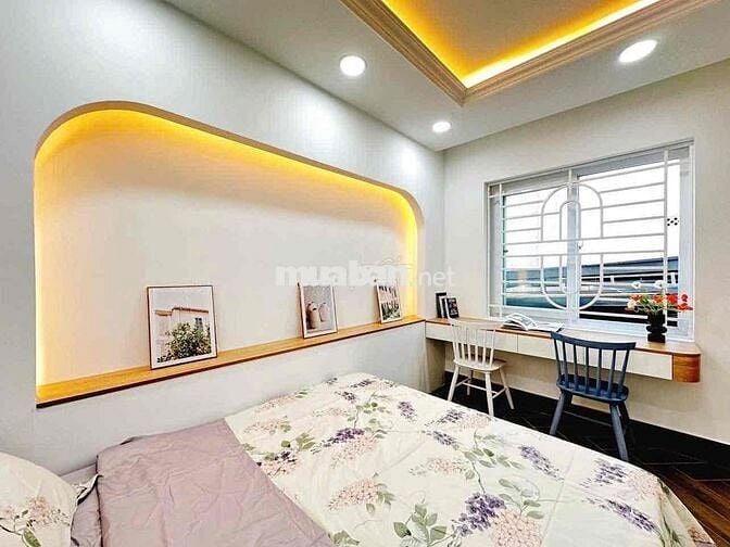 Studio cửa sổ trời – 2 Phòng Ngủ, 1 Phòng Khách – full nội thất, gần Đ