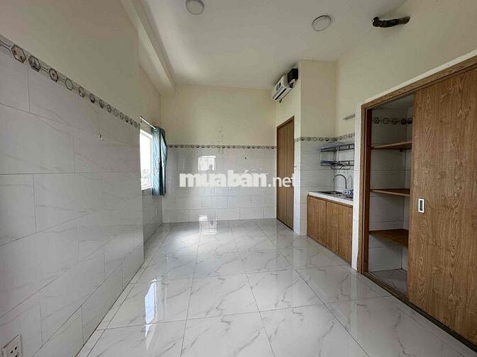 Phòng máy lạnh free xe k gác - có gác, cửa sổ- ban công 3tr2-4tr2