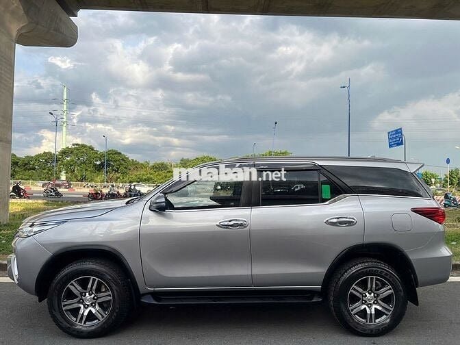 Toyota Fortuner XĂNG SỐ TỰ ĐỘNG MỘT CẦU - 37000 km